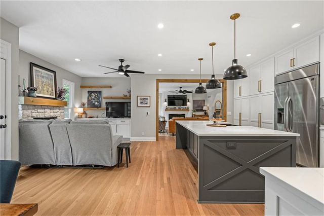 16102 Overbrook Lane, Stilwell, KS 66085