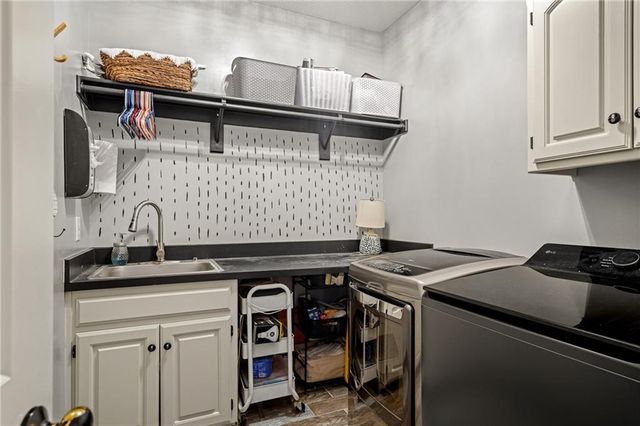 16102 Overbrook Lane, Stilwell, KS 66085