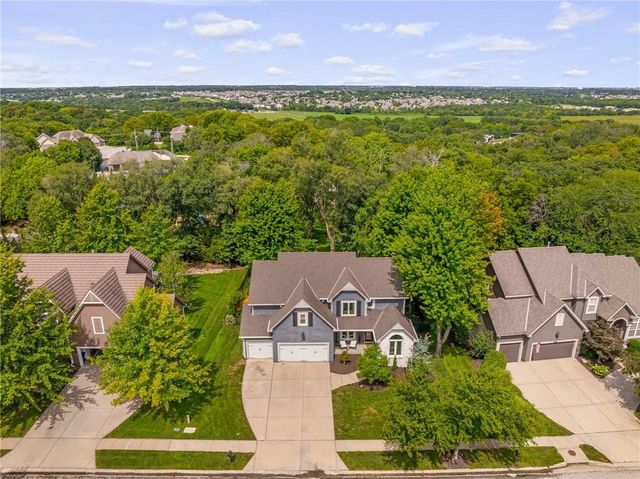 16102 Overbrook Lane, Stilwell, KS 66085