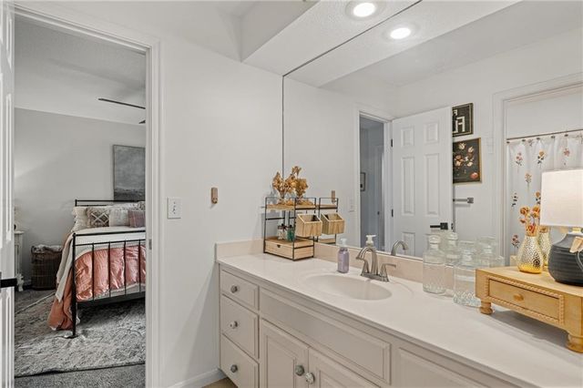 16102 Overbrook Lane, Stilwell, KS 66085