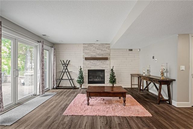 16102 Overbrook Lane, Stilwell, KS 66085