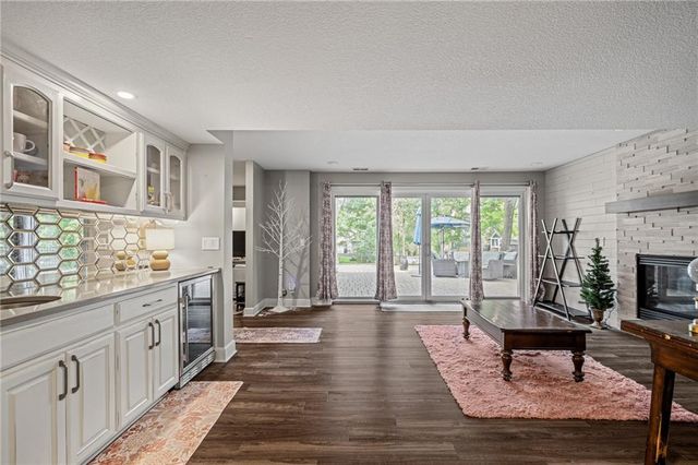 16102 Overbrook Lane, Stilwell, KS 66085