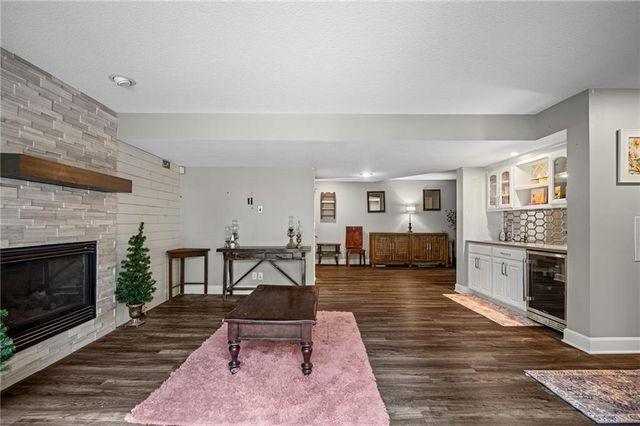 16102 Overbrook Lane, Stilwell, KS 66085