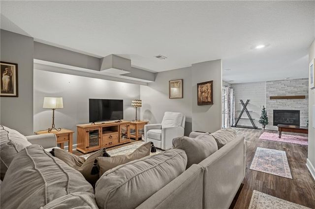 16102 Overbrook Lane, Stilwell, KS 66085