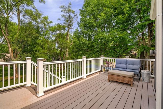 16102 Overbrook Lane, Stilwell, KS 66085