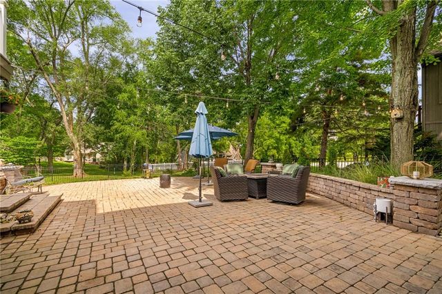 16102 Overbrook Lane, Stilwell, KS 66085
