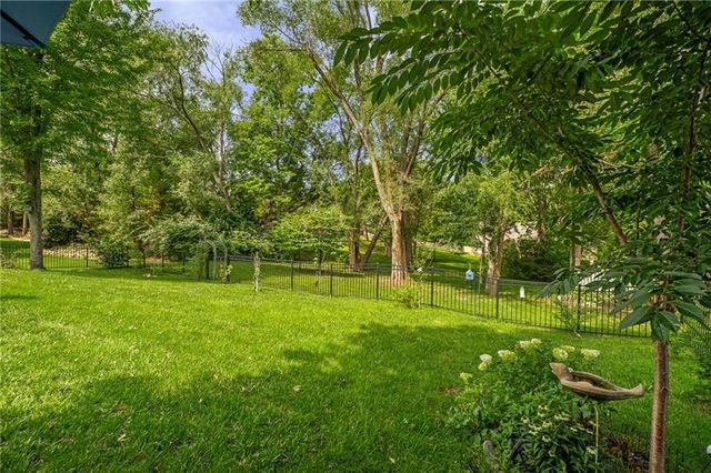 16102 Overbrook Lane, Stilwell, KS 66085