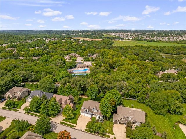 16102 Overbrook Lane, Stilwell, KS 66085