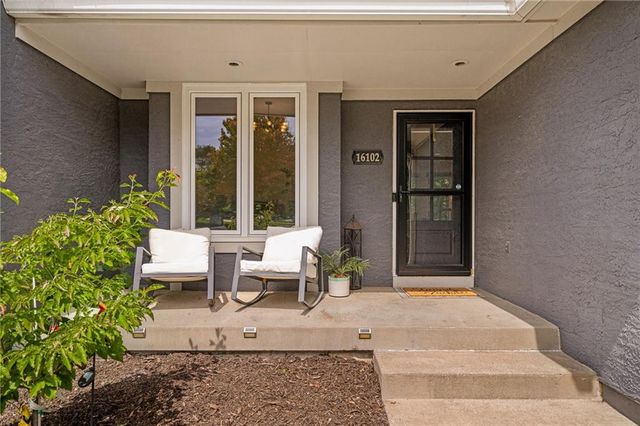 16102 Overbrook Lane, Stilwell, KS 66085