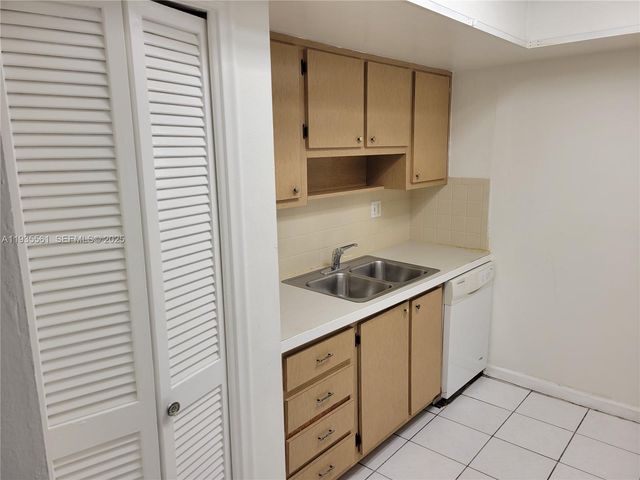 7101 NW 24th St -, Sunrise, FL 33313