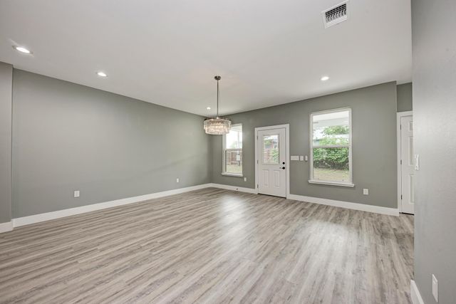 125 Comanche DR, Paige, TX 78659