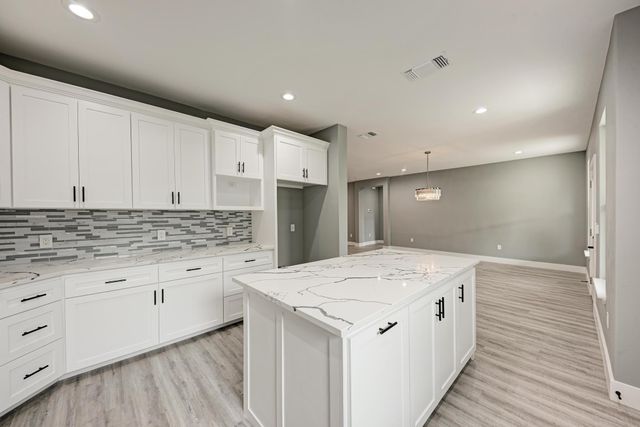 125 Comanche DR, Paige, TX 78659