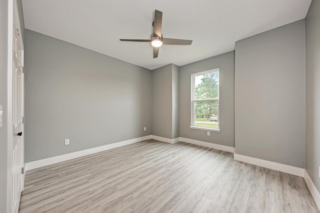 125 Comanche DR, Paige, TX 78659