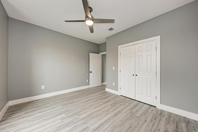 125 Comanche DR, Paige, TX 78659