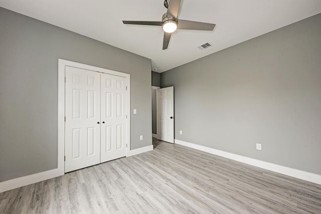 125 Comanche DR, Paige, TX 78659