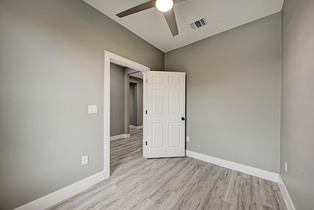 125 Comanche DR, Paige, TX 78659