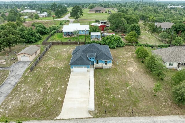 125 Comanche DR, Paige, TX 78659