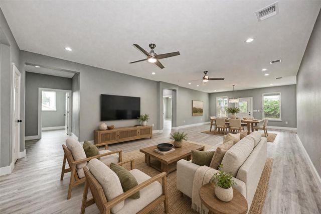 125 Comanche DR, Paige, TX 78659