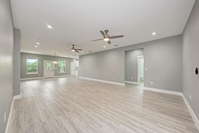 125 Comanche DR, Paige, TX 78659