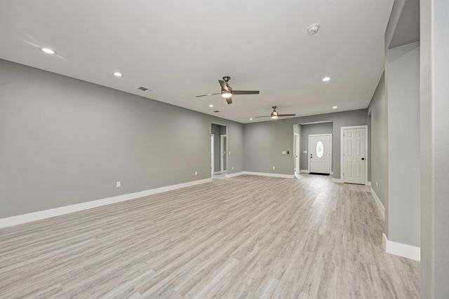 125 Comanche DR, Paige, TX 78659