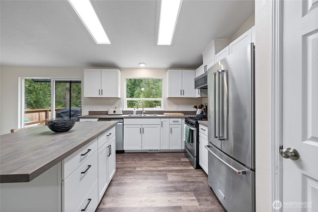 13906 166th Avenue SE, Rainier, WA 98576