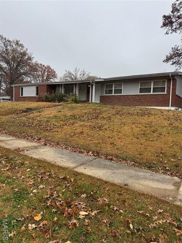 1480 Surrey Drive, Florissant, MO 63033
