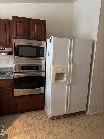 1480 Surrey Drive, Florissant, MO 63033