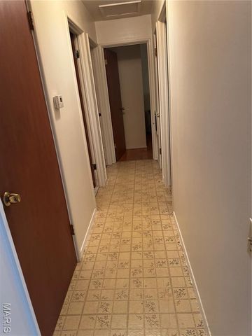 1480 Surrey Drive, Florissant, MO 63033