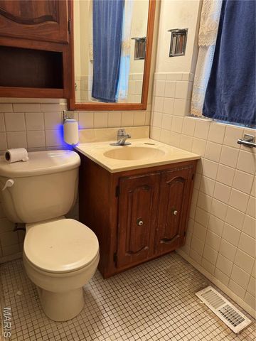 1480 Surrey Drive, Florissant, MO 63033