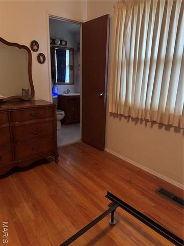 1480 Surrey Drive, Florissant, MO 63033