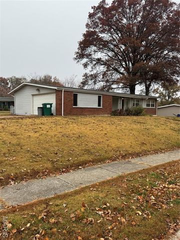 1480 Surrey Drive, Florissant, MO 63033