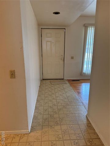 1480 Surrey Drive, Florissant, MO 63033