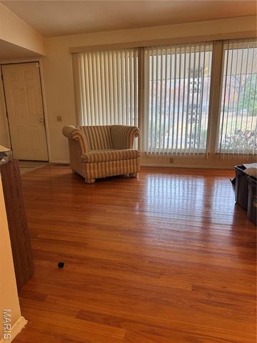 1480 Surrey Drive, Florissant, MO 63033