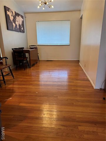 1480 Surrey Drive, Florissant, MO 63033