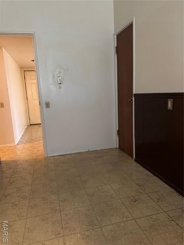 1480 Surrey Drive, Florissant, MO 63033