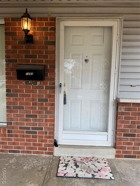 1480 Surrey Drive, Florissant, MO 63033