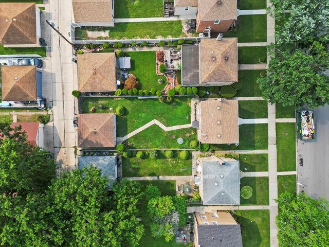 307 Geneva Avenue, Bellwood, IL 60104