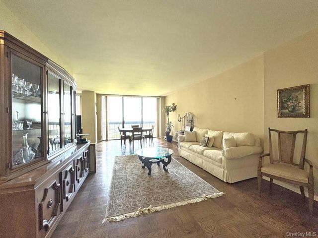 271-10 Grand Central Parkway 16S, Floral Park, NY 11005