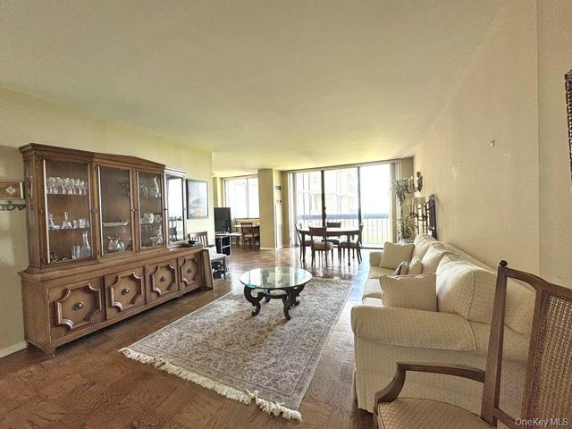 271-10 Grand Central Parkway 16S, Floral Park, NY 11005