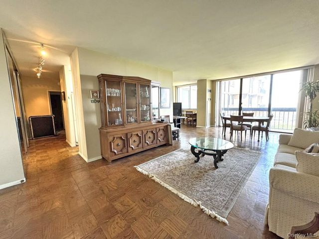 271-10 Grand Central Parkway 16S, Floral Park, NY 11005
