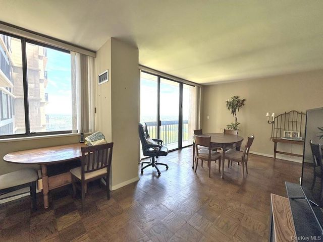 271-10 Grand Central Parkway 16S, Floral Park, NY 11005