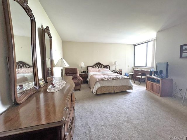 271-10 Grand Central Parkway 16S, Floral Park, NY 11005