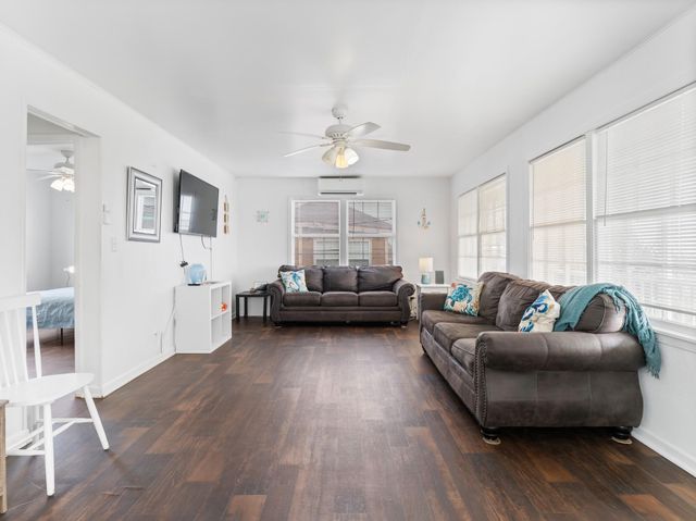 575 Beachfront Drive, Matagorda, TX 77457