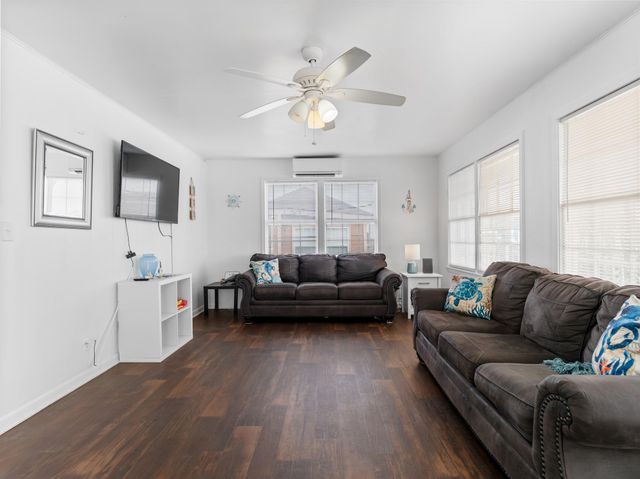 575 Beachfront Drive, Matagorda, TX 77457