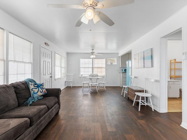 575 Beachfront Drive, Matagorda, TX 77457