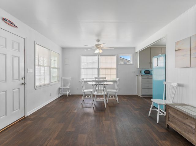 575 Beachfront Drive, Matagorda, TX 77457