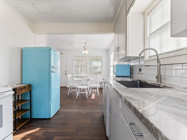 575 Beachfront Drive, Matagorda, TX 77457