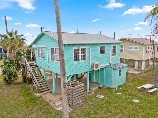 575 Beachfront Drive, Matagorda, TX 77457