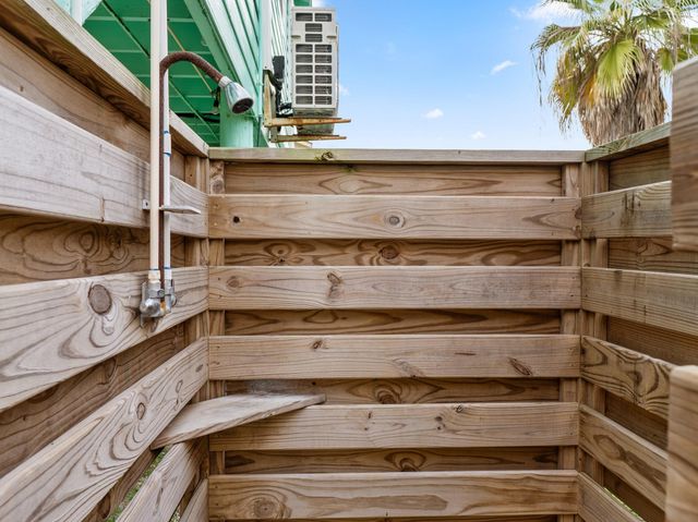 575 Beachfront Drive, Matagorda, TX 77457