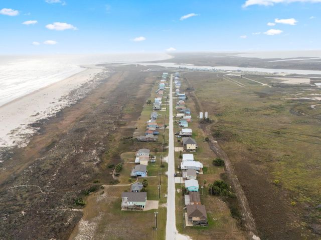 575 Beachfront Drive, Matagorda, TX 77457